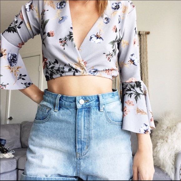 ❌SOLD❌Pretty little things floral crop top - Picture 2 of 3